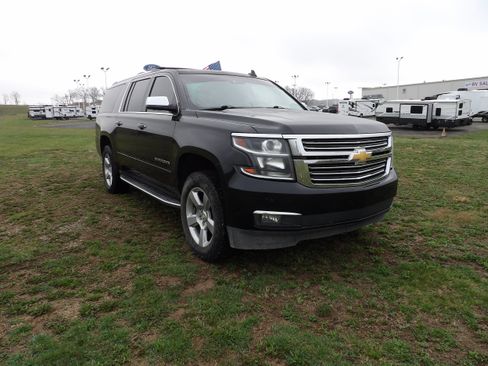 Used 2018 Chevrolet Suburban Premier AWD/4WD image 4