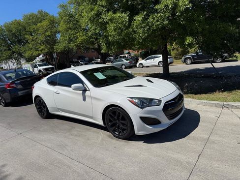 Used 2013 Hyundai Genesis 2.0T RWD image 2