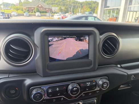 Used 2018 Jeep Wrangler Unlimited Sport S AWD/4WD image 38