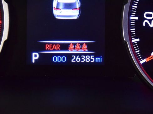 Used 2022 Toyota RAV4 XLE AWD/4WD image 17