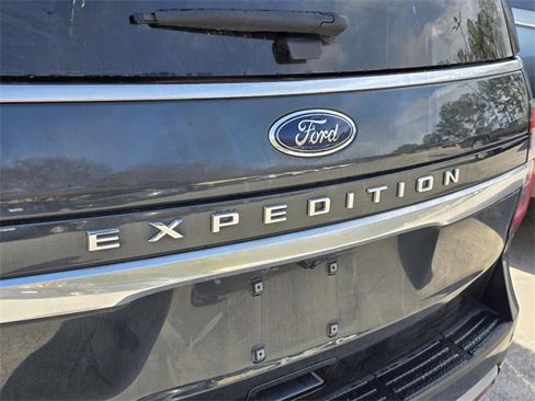 Used 2024 Ford Expedition Platinum image 16