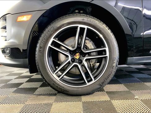 Certified 2021 Porsche Macan S AWD/4WD image 11