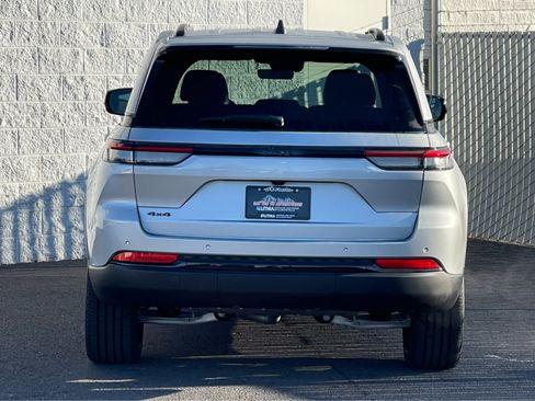New 2025 Jeep Grand Cherokee Altitude image 6