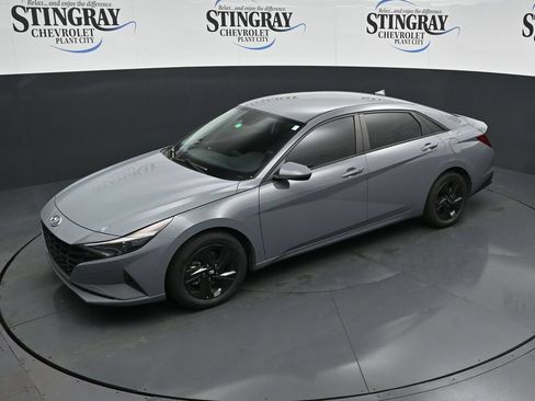 Used 2023 Hyundai Elantra SEL w/ Preferred Accessory Package FWD image 20