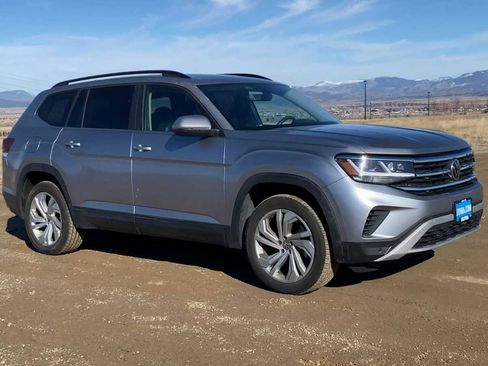 Used 2022 Volkswagen Atlas SE image 2