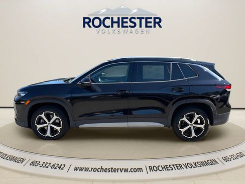 Used 2026 Volkswagen Tiguan SE AWD/4WD image 3