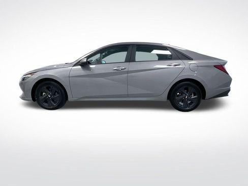 Used 2022 Hyundai Elantra SEL w/ Cargo Package image 2