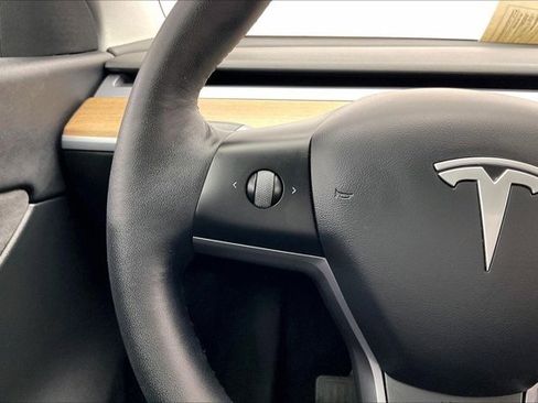 Used 2022 Tesla Model Y Long Range image 21