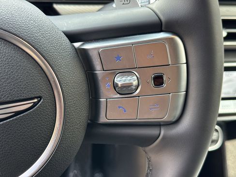 Used 2025 Genesis GV60 RWD image 26