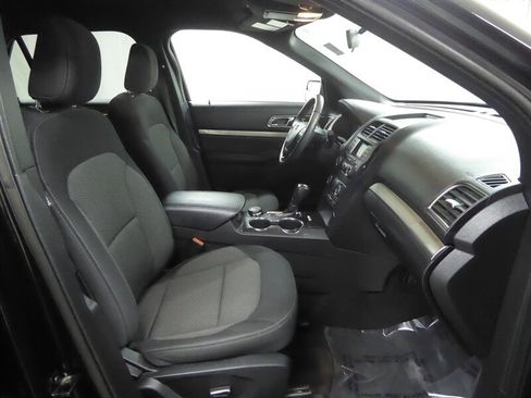 Used 2018 Ford Explorer XLT image 21