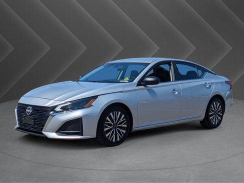Used 2024 Nissan Altima 2.5 SV FWD image 32