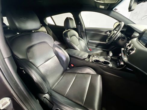 Used 2020 Kia Stinger GT-Line image 31