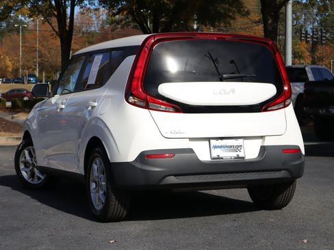 Used 2022 Kia Soul LX w/ Technology Package image 3