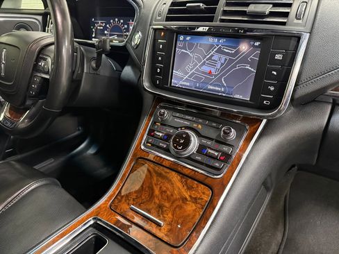 Used 2019 Lincoln Continental Reserve image 36