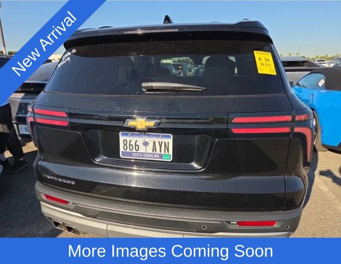 Used 2025 Chevrolet Traverse LT FWD image 4