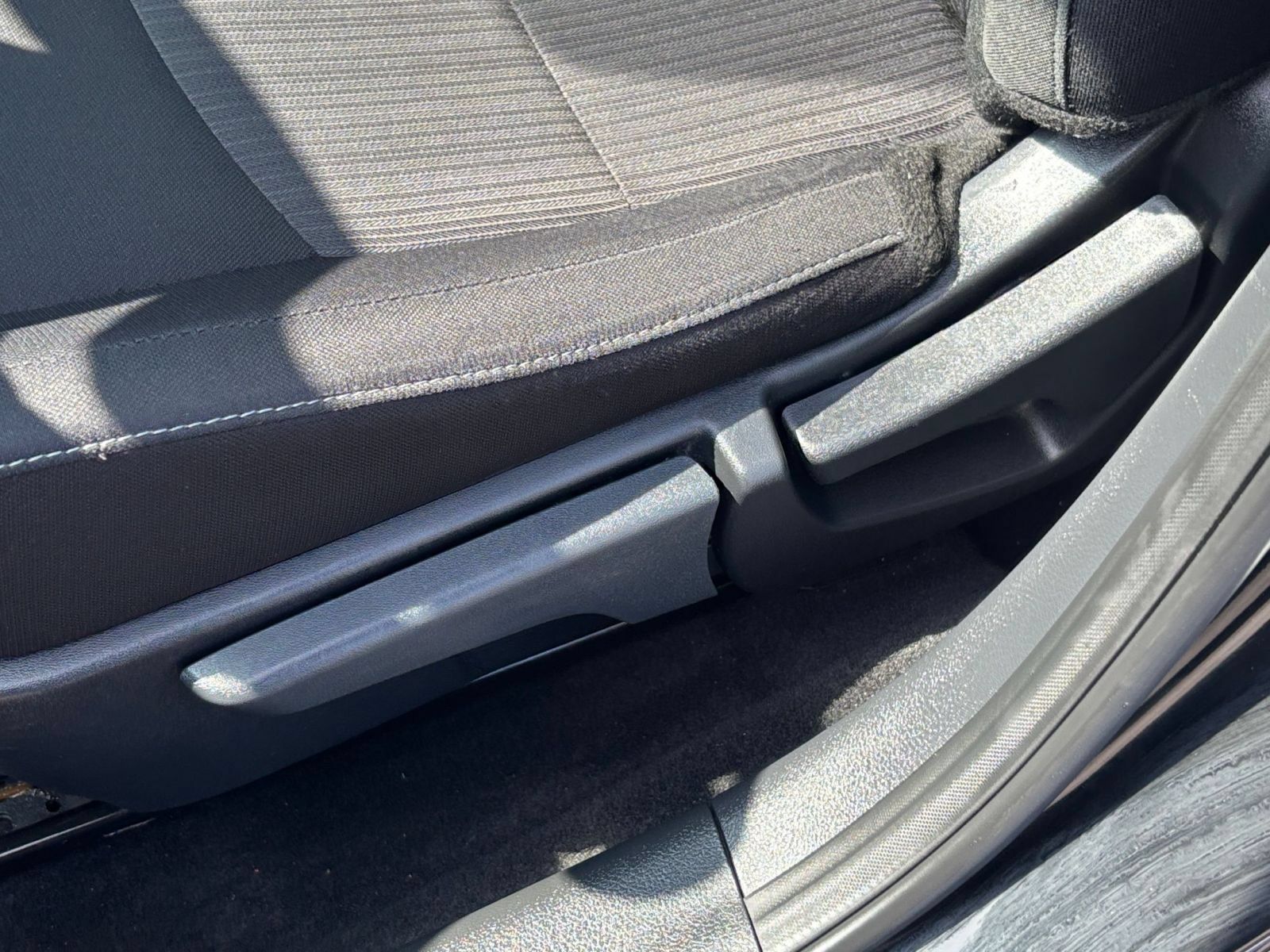 Used 2025 Nissan Sentra SV FWD image 21