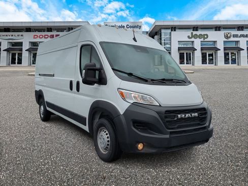 Used 2025 RAM ProMaster 2500 w/ Convenience Group FWD image 2