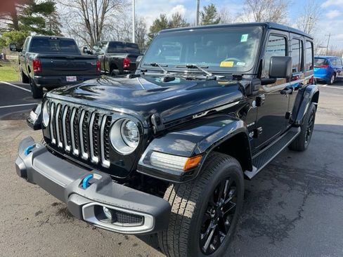 Certified 2023 Jeep Wrangler Unlimited Sahara AWD/4WD image 7