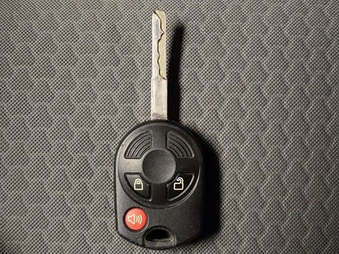 Used 2018 Ford Escape SE w/ Ford Safe & Smart Package FWD image 32
