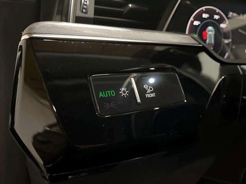 Used 2024 Audi Q8 e-tron Premium Plus w/ Premium Plus Package image 37