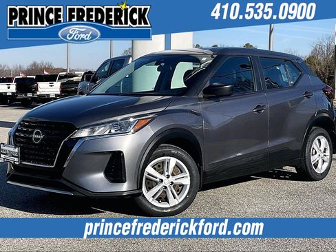 Used 2022 Nissan Kicks S image 3