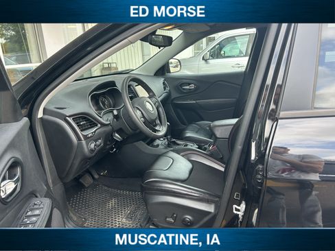 Used 2022 Jeep Cherokee Trailhawk w/ Trailer Tow Group AWD/4WD image 5