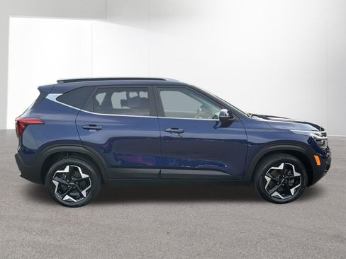 Used 2024 Kia Seltos EX AWD/4WD image 4