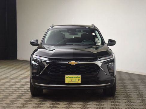 Used 2025 Chevrolet Trax LT w/ LT Convenience Package FWD image 19