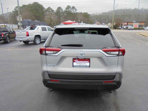 Used 2019 Toyota RAV4 LE image 4