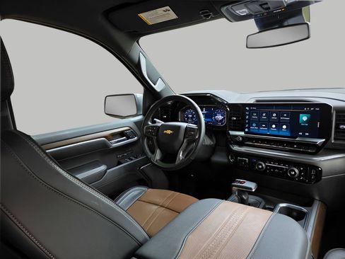 Used 2024 Chevrolet Silverado 1500 High Country AWD/4WD image 9