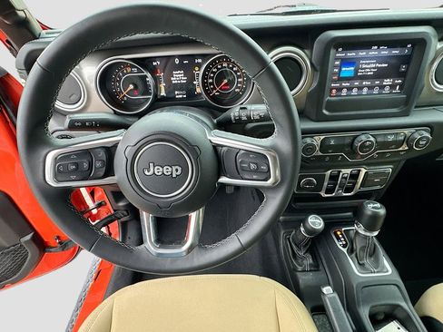 Used 2018 Jeep Wrangler Unlimited Sahara w/ Safety Group AWD/4WD image 13
