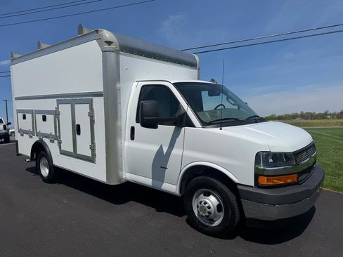 Used 2022 Chevrolet Express 3500 w/ Power Convenience Package RWD image 5
