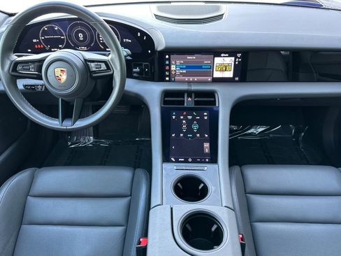 Used 2022 Porsche Taycan image 6