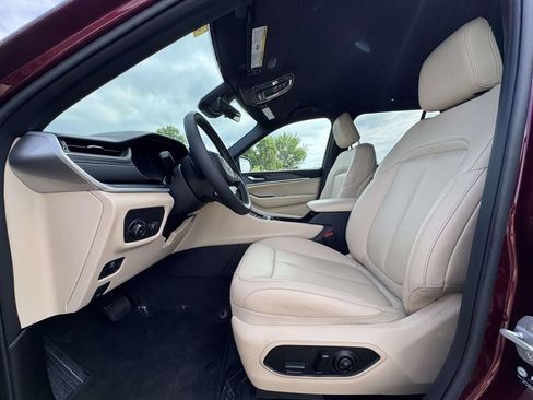 Used 2025 Jeep Grand Cherokee Limited RWD image 13