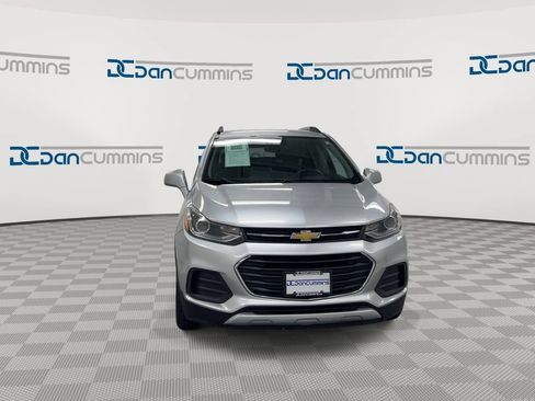 Used 2018 Chevrolet Trax LT w/ LT Convenience Package FWD image 3