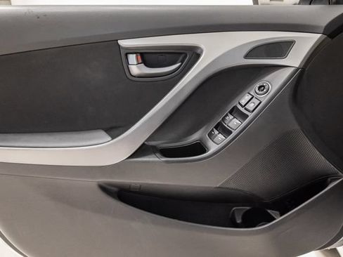 Used 2015 Hyundai Elantra SE w/ Option Group 03 FWD image 8