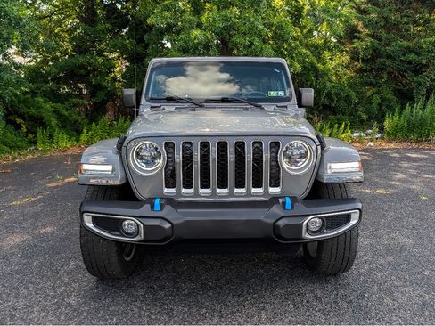 Used 2023 Jeep Wrangler Unlimited Sahara w/ Cold Weather Group AWD/4WD image 2