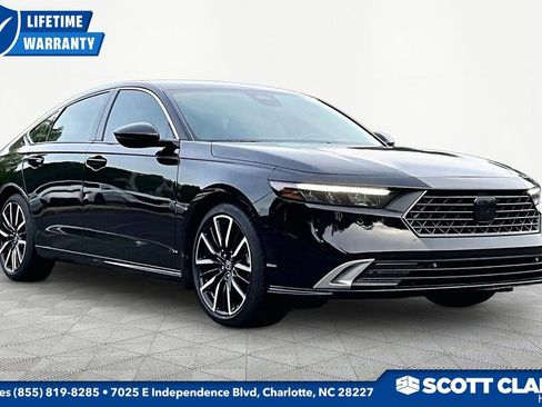 Used 2025 Honda Accord Touring image 1