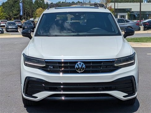 Used 2024 Volkswagen Tiguan SE R-Line image 9