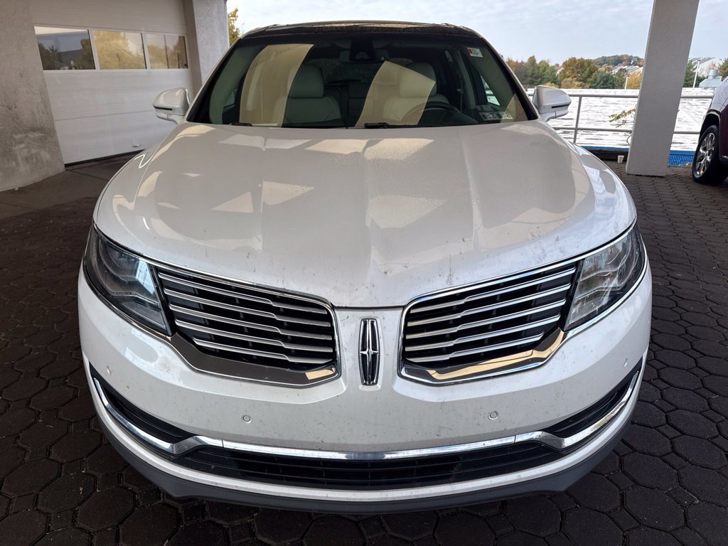 Used 2016 Lincoln MKX Reserve w/ Luxury Package AWD/4WD image 2