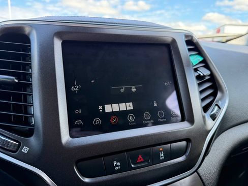 Used 2021 Jeep Cherokee Trailhawk AWD/4WD image 28