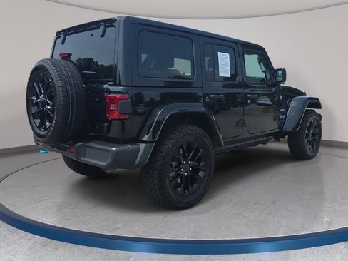 Used 2024 Jeep Wrangler Unlimited Sahara AWD/4WD image 6