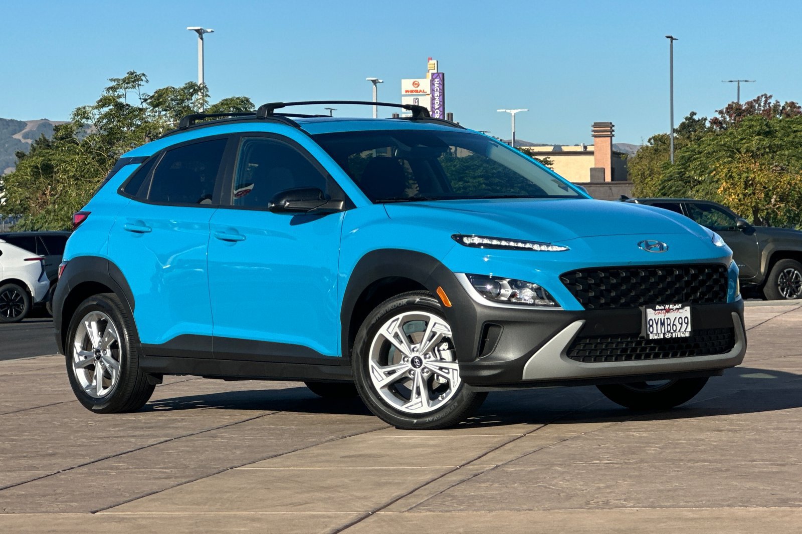 Used 2022 Hyundai Kona SEL w/ Convenience Package FWD image 2