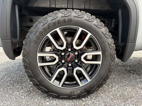 Used 2025 GMC Sierra 1500 AT4 w/ Technology Package AWD/4WD image 22