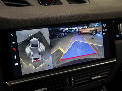 Used 2023 Porsche Cayenne Platinum Edition image 26