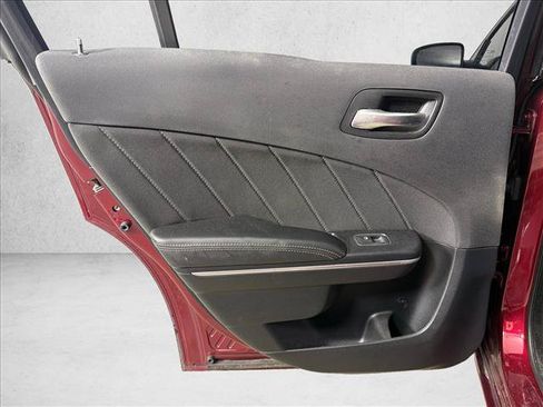 Used 2017 Dodge Charger SXT RWD image 21