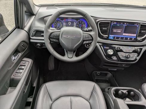New 2026 Chrysler Pacifica Select w/ S Appearance Package image 17
