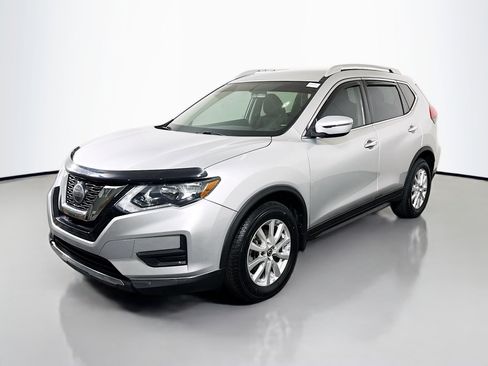 Used 2018 Nissan Rogue SV image 4