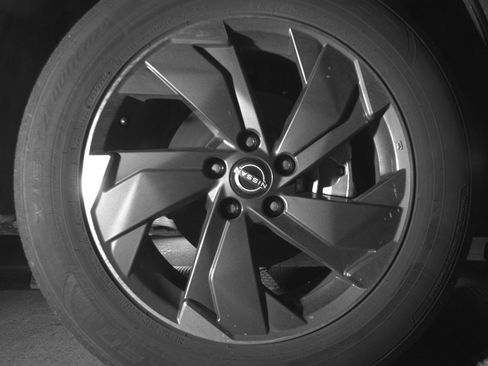 Used 2025 Nissan Rogue SV FWD image 13