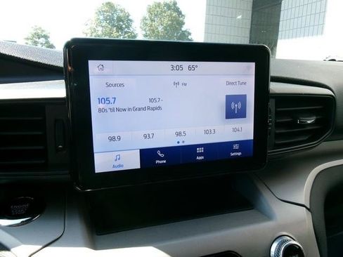 Used 2023 Ford Explorer XLT AWD/4WD image 14